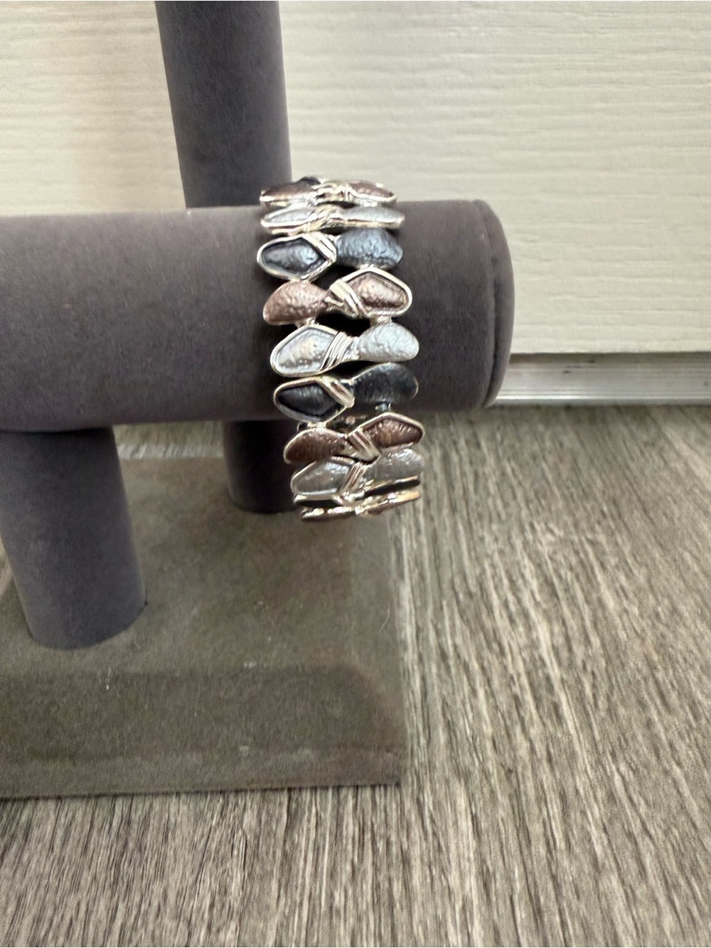 Tri-Tone Leaf Link Stretch Bracelet - Women's Jewelry